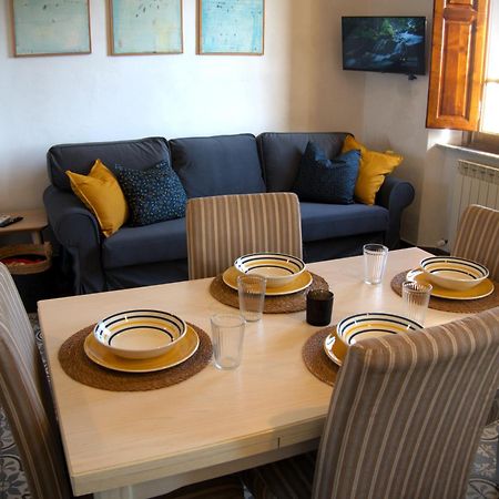 Appartamento Via Grandi - Free Gated Parking - 5 Minutes From Center ルッカ エクステリア 写真