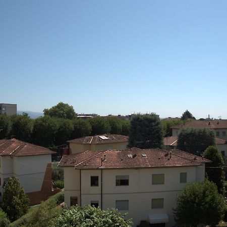 Appartamento Via Grandi - Free Gated Parking - 5 Minutes From Center ルッカ エクステリア 写真